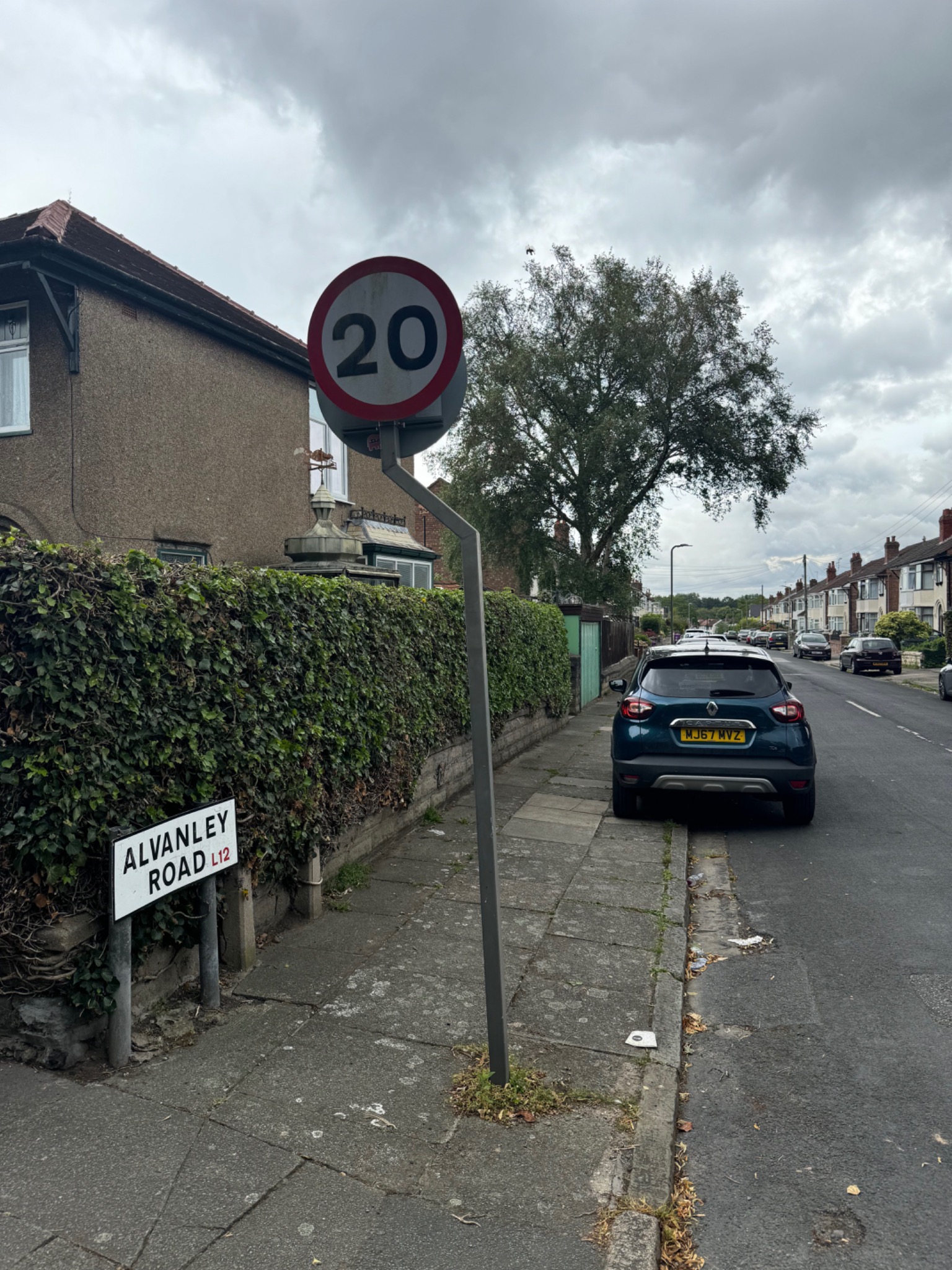 Alvanley Road street sign and a 20 mph sign